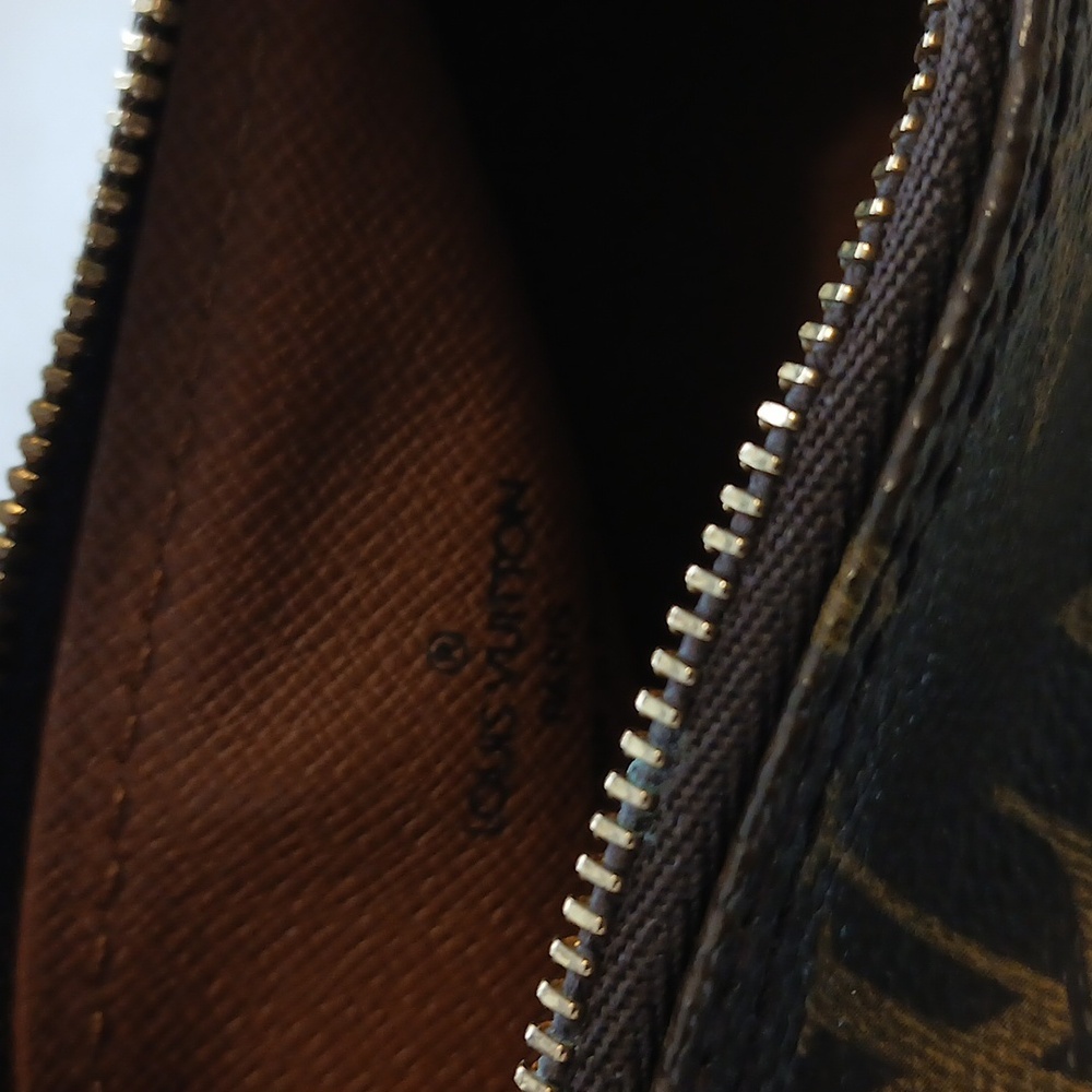 LOUIS VUITTON Pouch - Picture 4 of 7